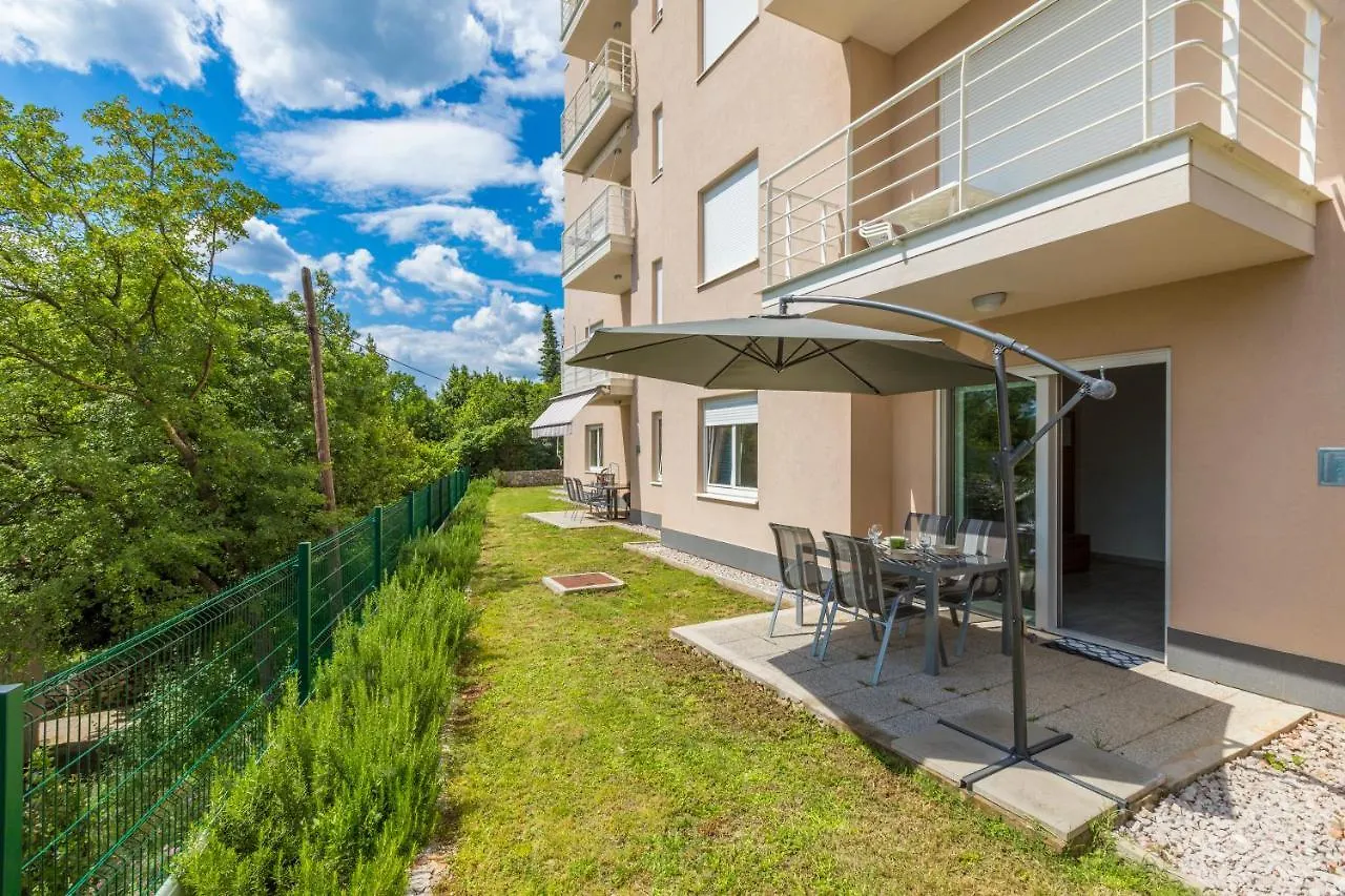 Mb Apartmani Crikvenica 0*,
