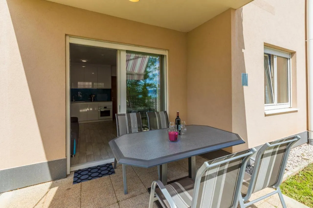Mb Apartmani Crikvenica 0*,