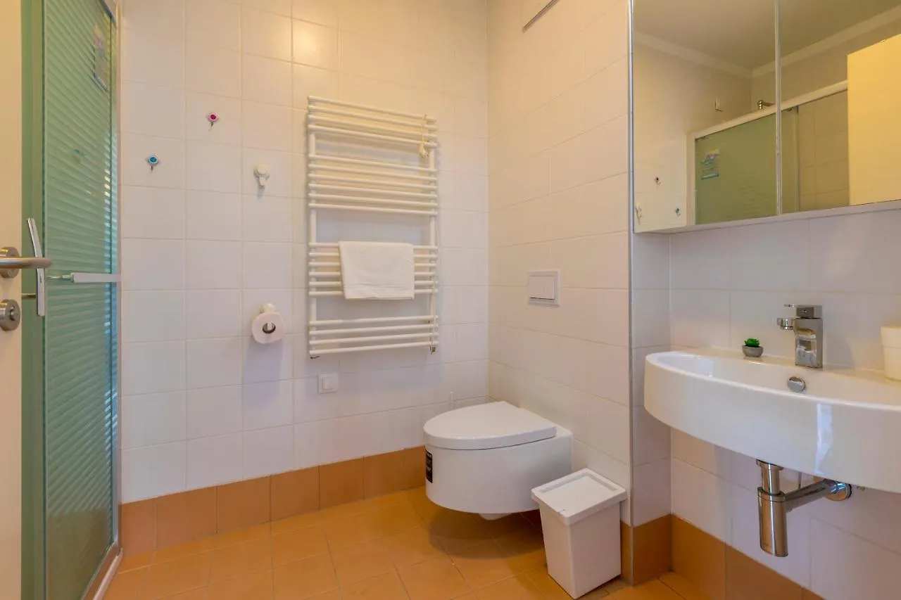 Mb Apartmani Crikvenica 0*,