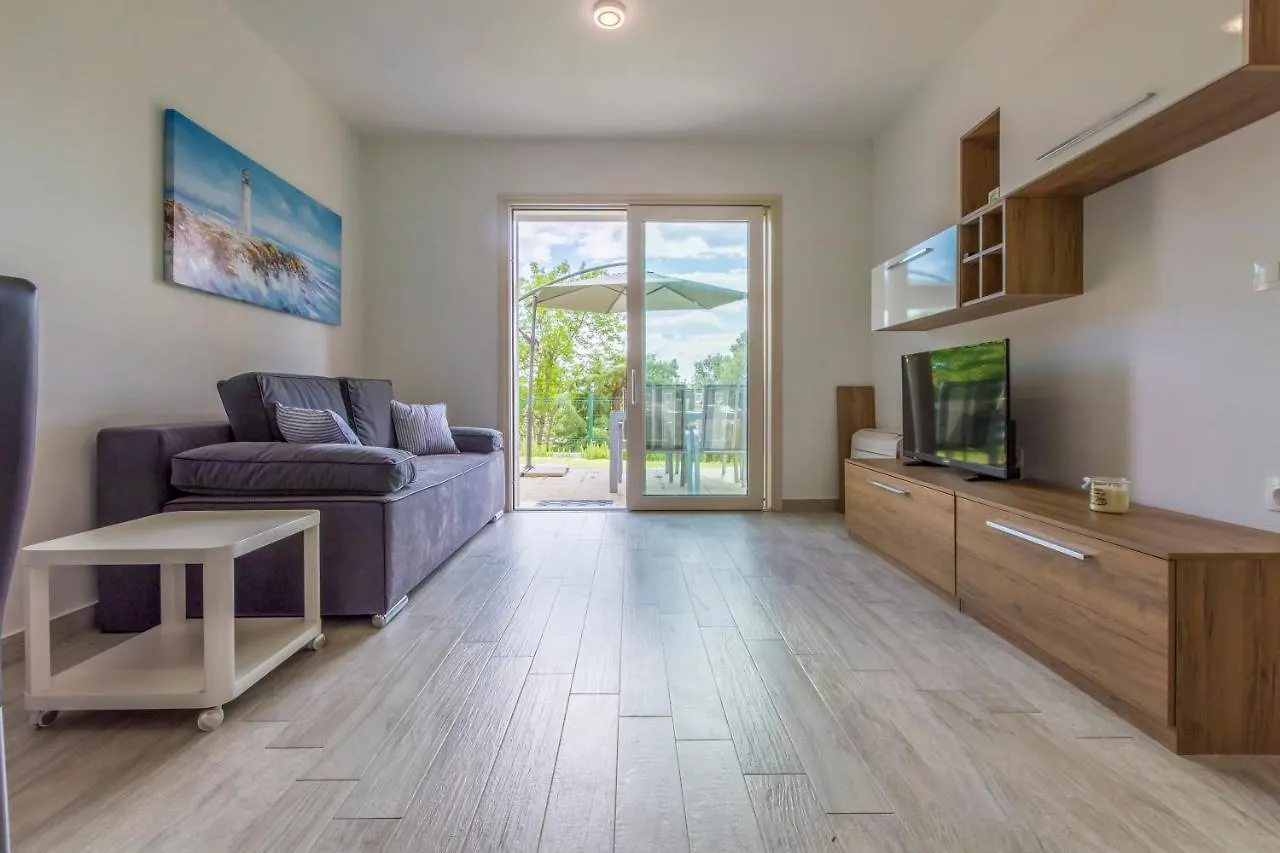 Mb Apartmani Crikvenica 0*,