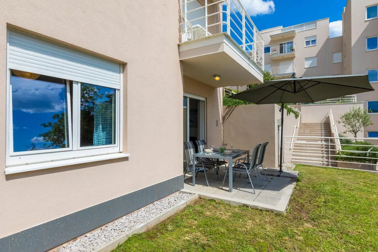 Mb Apartmani Crikvenica 0*,  Croatia